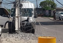 Motorista de van é indiciado por homicídio culposo de trânsito por morte de vó e neto em Maceió