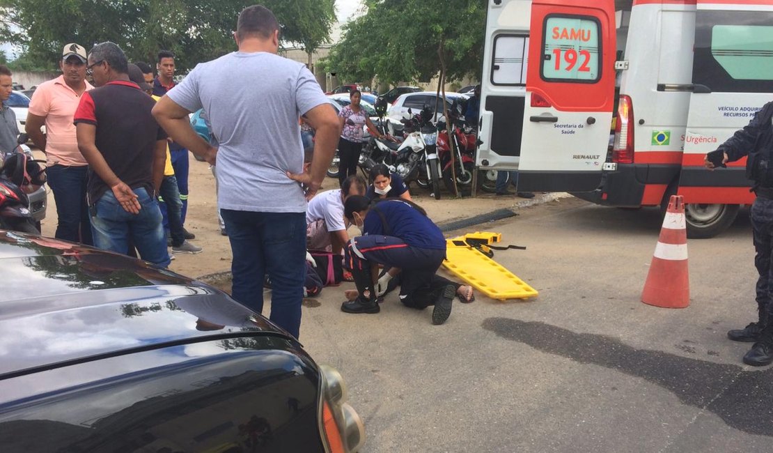 Passageira de moto fica ferida após colisão com carro em Arapiraca