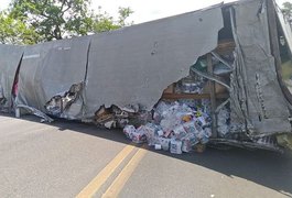 Colisão entre carreta e caminhão deixa uma pessoa ferida na Ladeira do Catolé, em Satuba