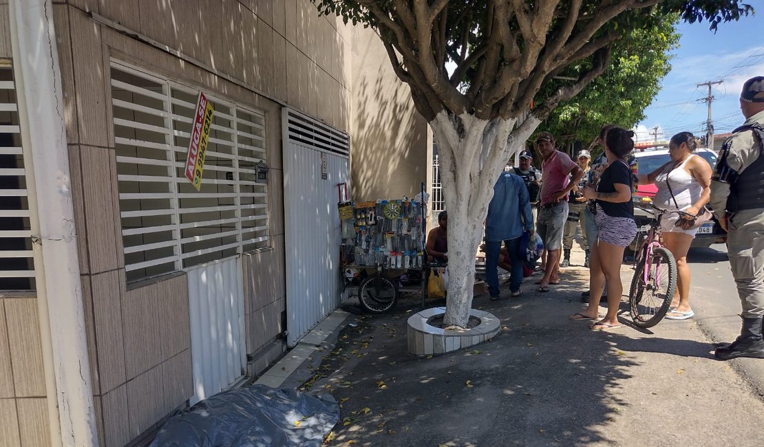 VÍDEO. Vendedor autônomo sofre mal súbito e morre em via pública no bairro Brasiliana