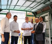 Daniel Barbosa e Renan Filho conhecem produção de vagões para o VLT de Arapiraca; maior obra de mobilidade da história da cidade