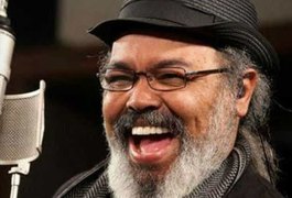 Jorge Aragão recebe alta da UTI após internação por complicações pela Covid-19