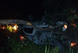 Ambulância capota e deixa 3 pessoas feridas na AL-465, em Japaratinga