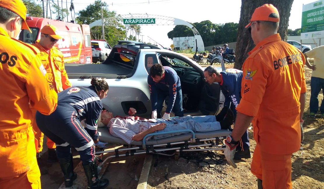 Vídeo. Motorista perde controle da direção, atropela adolescente e bate em árvore em Arapiraca