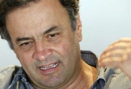 Aécio se confunde e diz que PSDB o reelegeu ''presidente da República''
