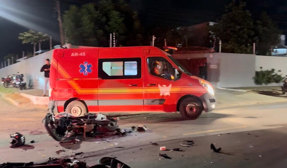 Colisão frontal deixa motociclistas gravemente feridos na Avenida Benjamin Freire de Amorim, em Arapiraca