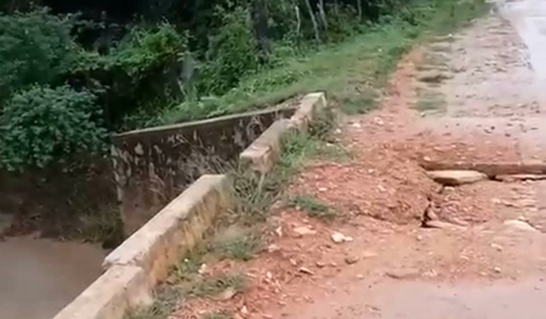Em vídeo, morador mostra situação precária de passagem de água na zona rural de Girau do Ponciano; assista