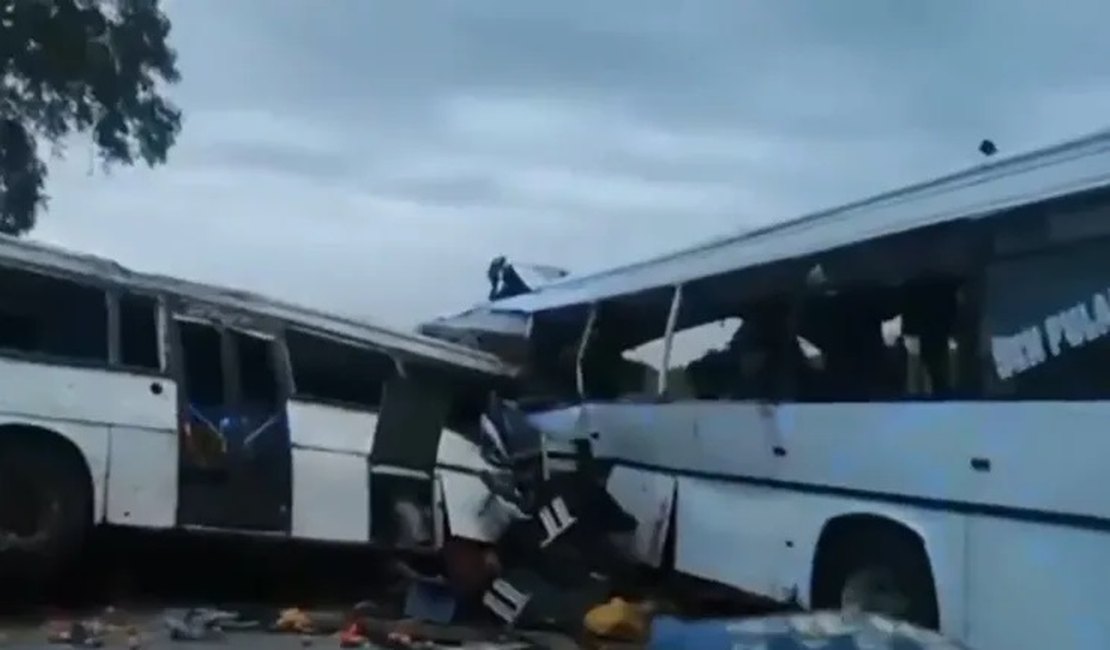 Colisão entre ônibus no Senegal deixa dezenas de mortos