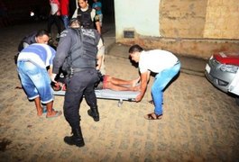 Por ciúmes, homem é agredido a soco e pedradas durante festa, em AL