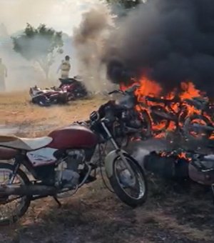 Bomba jogada por duas crianças causou incêndio que destruiu dez motos no Ceará