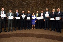 27 deputados estaduais, 9 federais, 1 senador e o governador são diplomados na sede do TRE