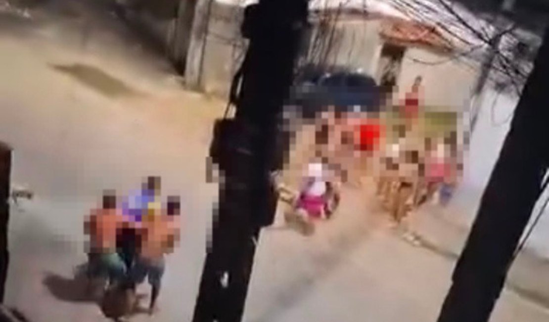 Mulher agride outra no Campo da Cerâmica, em Maceió