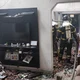 Corpo de Bombeiros combate incêndio em residência e socorre idosa em Maceió