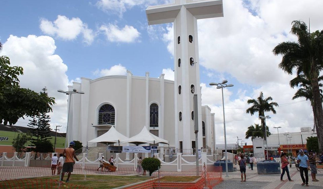 Projeto Tudo de Cor recupera monumento em Arapiraca