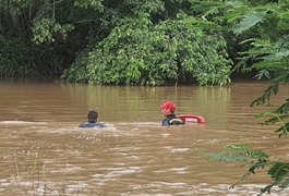 Bombeiros resgatam corpo de homem encontrado no Rio Mundaú, em Branquinha