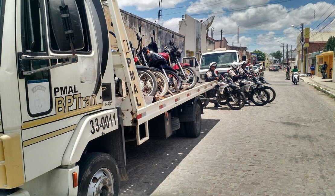 Operação recolhe quinze veículos e autua 35 condutores em Arapiraca