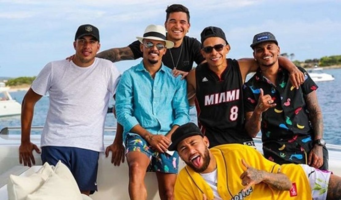 Infectado pelo Covid, Neymar ignorou uso de máscara em situações públicas