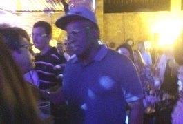 Joaquim Barbosa, ex-ministro presidente do STF, curte samba em Maceió