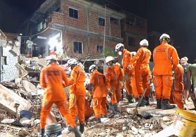 Salvador: sobe para três o número de mortos em desabamento de edifício