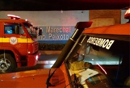 Incêndio atinge Colégio Marechal Floriano Peixoto e derruba teto de salas