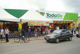 Homem é flagrado tentando furtar 4kg de carne do Supermercado Todo Dia