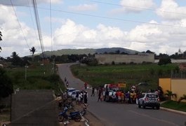 Colisão envolvendo veículo de passeio e motocicleta deixa pessoas feridas na zona rural de Craíbas