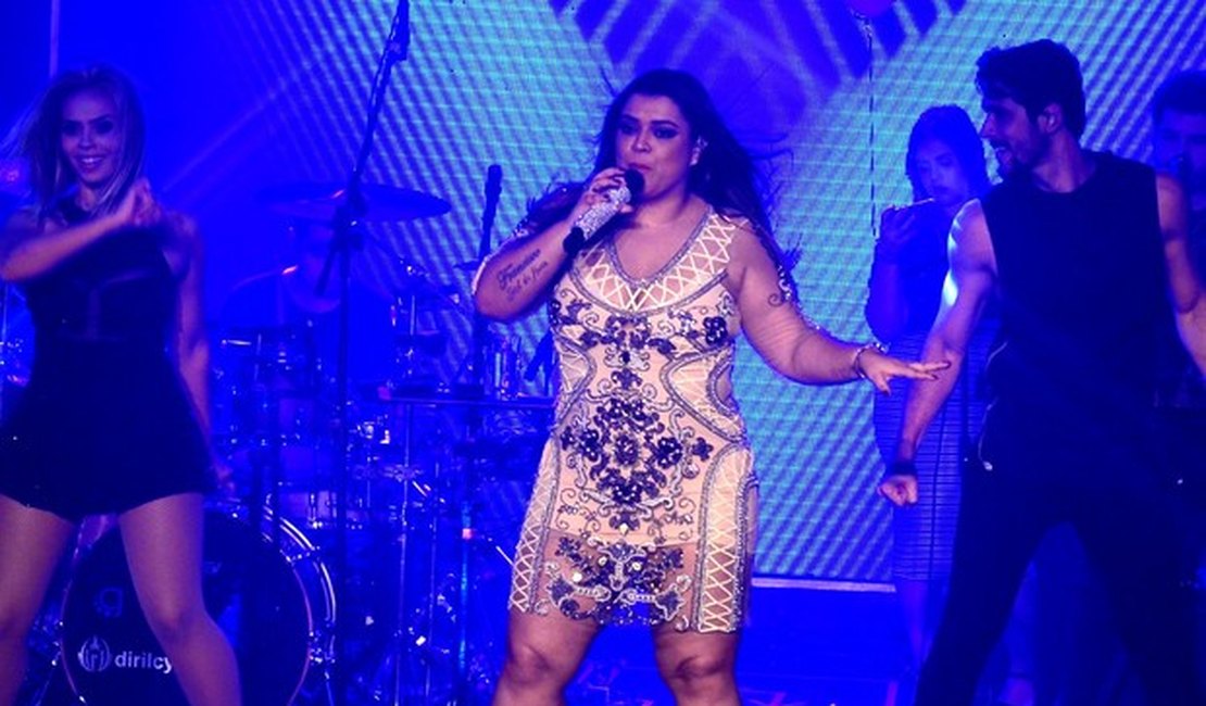 Preta Gil comemora 42 anos com festa e show em boate do Rio
