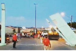 Prefeita de Lagoa da Canoa retira homenagem a personalidades do município das entradas da cidade