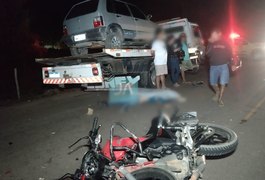 Pedreiro morre em batida de frente entre moto e caminhão-guincho em Arapiraca