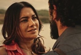 Beatriz e Bento fazem amor na beira do rio