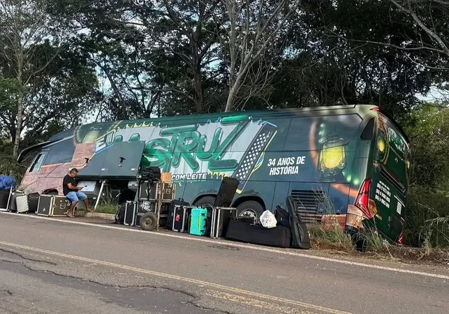 Ônibus da banda Mastruz com Leite se envolve em acidente na BR 226, no Maranhão