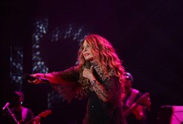 Elba Ramalho levanta o público durante inauguração do Centro de Convenções de Penedo