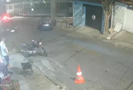 Mulher salta de carro em movimento após ser esfaqueada pelo ex