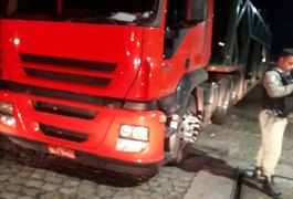 Caminhoneiro não é pago ao descarregar carga e foge com caminhão do dono para São Sebastião