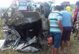 Duas pessoas ficam feridas em colisão entre caminhão e carro na região Agreste