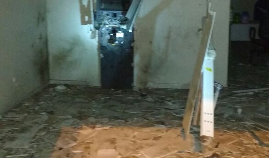 Bandidos explodem Agência do Bradesco em Monteirópolis