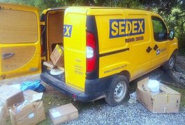 Bandidos interceptam carro dos Correios e roubam mercadorias em Maceió