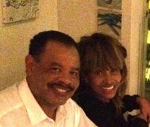 Filho de Tina Turner é encontrado morto em casa com tiro na cabeça