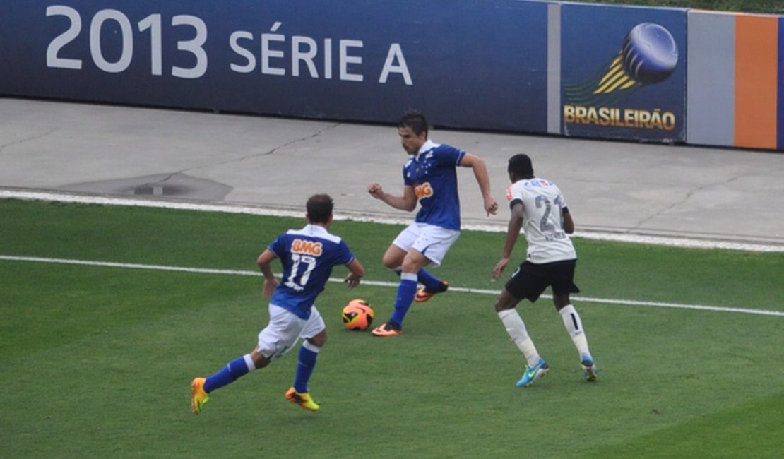 Cruzeiro empata com o Corinthians e abre 8 pontos na liderança