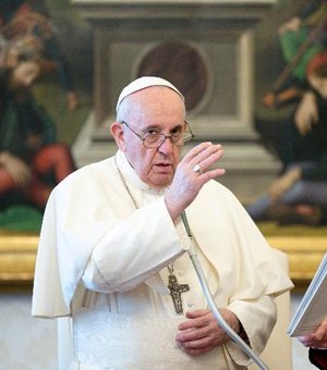 Padre chama papa Francisco de herege em missa por fala sobre casamento gay