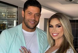 Hulk comemora formatura de Camila Ângelo em medicina