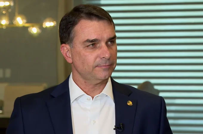 Flávio diz que fará comida voltar a ficar barata 'como na época de Bolsonaro'