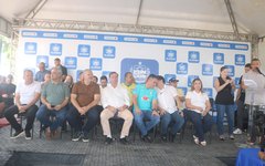 Luciano comemora assinatura de OS para pavimentação do acesso de quatro comunidades rurais