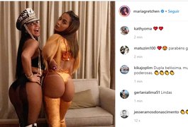 Aos 60 anos, Gretchen mostra bumbum para Anitta e internautas elogiam