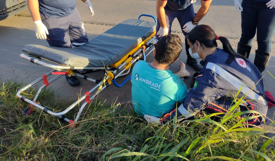 Funcionário de distribuidora é atingido por motociclistas que fugiam de blitz em Arapiraca