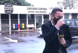 VÍDEO. Repórter da Band tem crise de riso ao noticiar ‘prisão’ de galo por perturbação do sossego