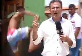 Repórter de TV Nordestina é agredido com voadora durante reportagem