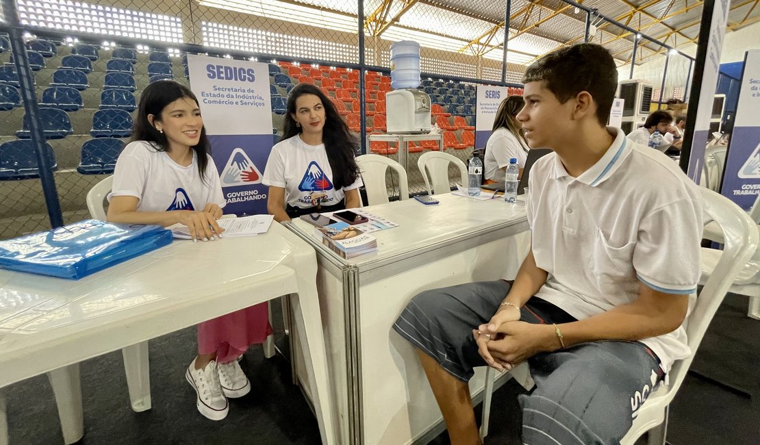 Programa Alagoas Feita à Mão realiza mutirão de cadastro de carteiras do artesão em Arapiraca