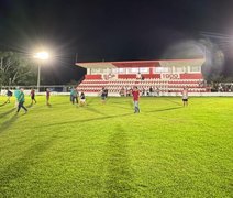 Prefeitura de Penedo conclui instalação de refletores e testa iluminação do Estádio Dr. Alfredo Leahy