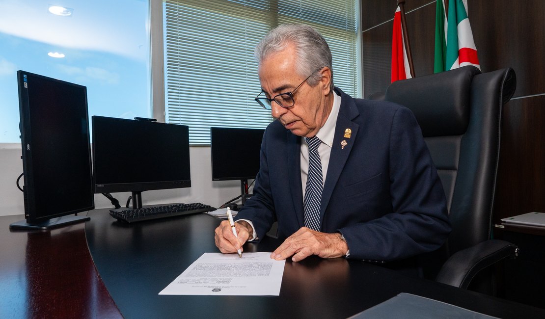 Juiz Antônio Emanuel Dória toma posse como desembargador eleitoral substituto do TRE/AL